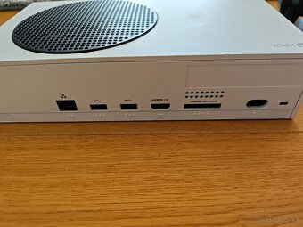 Xbox Series S + 3 ovladace - 5