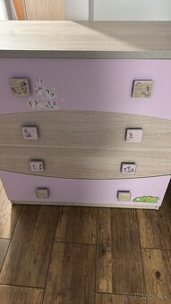 Skrine a poličky - 5