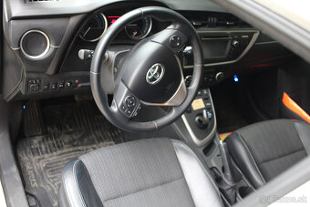 Toyota auris hybrid 1,8 - 5