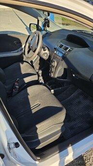 Predám Toyota Yaris 1.33 benzín - 5