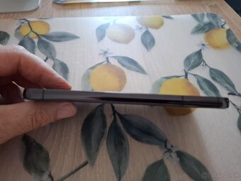 Samsung Galaxy S22 - 5