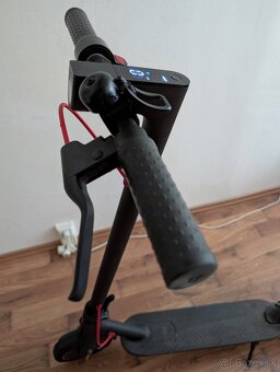 predám Xiaomi Mi Electric Scooter Pro 1 - 5