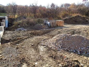 Slnečný a priestranný rekreačný pozemok v Moravskom Lieskovo - 5