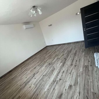 RD s dvoma bytovými jednotkami v Tešedíkove na prenájom - 5