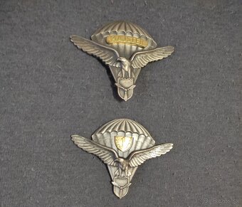 2 odznaky Padakovi specialisti a 2 odznaky za vernosť - 5