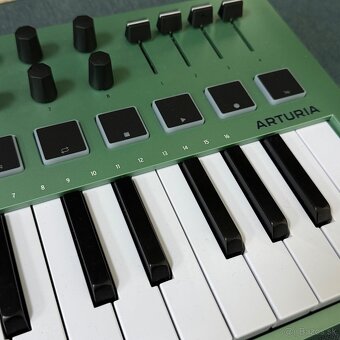 Arturia MiniLab 3 MIDI keyboard - 5