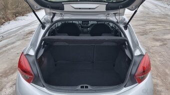 Predám Peugeot 208 1.2 benzín - 5