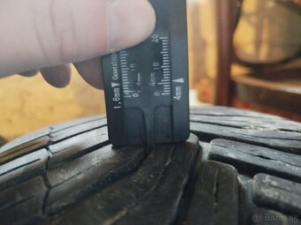 Predám celoročné pneu 205/50 R17 - 5