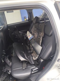 Predám Peugeot 4007 2,2 l. havarovaný. - 5