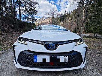 predam TOYOTA Corolla 1,8 hybrid STYLE 2024, len 4700km - 5