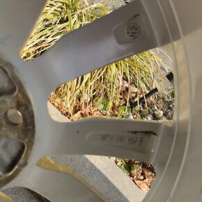 Predám elektróny + pneu  R17 235/55 - 3 ks vhodné ako rezerv - 5