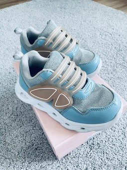 Dievčenské botasky veľ. 28 s motýlikom - 5