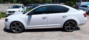 Skoda Octavia 3 po havarii - 5