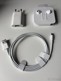 iPhone SE 2020 64GB cierny + novy kabel + nove sluchadla - 5