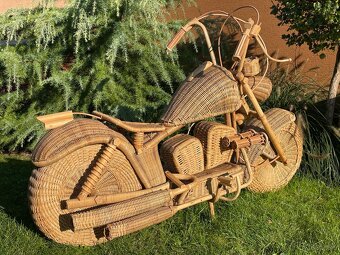 Zberateľská motorka Harley Davidson z ratanu. - 5