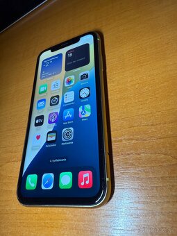 Apple iPhone XR 128GB - 5
