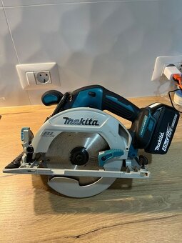 Nová Aku okružní pila Makita DHS680Z - 5