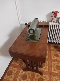 Predám šijací stroj zn.Minerva - 5