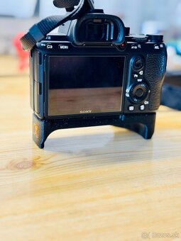 Ergonomický grip pre Sony A7 III - 5