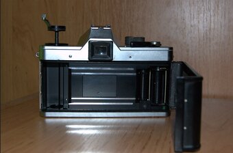 Praktica MTL3 je 35mm jednooká zrkadlovka vyrábaná v rokoch - 5