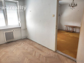 Predaj 3 izbový bytu v štvorbytovke s garážou v Nových Zámko - 5