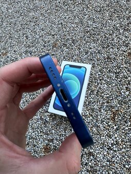 iPhone 12 - baterie 100% - 5