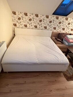 Biela dvojlôžková posteľ - zachovalá - 5