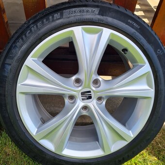 ALU disky Seat R17 5x112 Letne pneu 225/45 R17 - 5