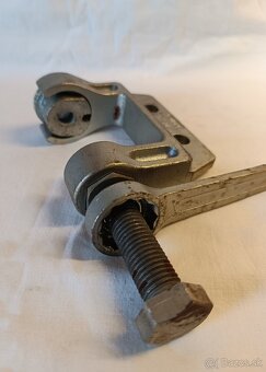 Masivní šroubový ruční lis-svěrka-US 6016-s klíčem - 5