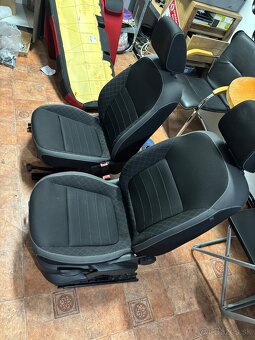 Skoda Fabia Mk3 predne sedadlá - 5