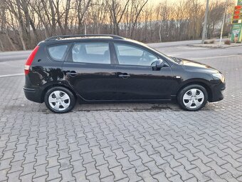 HYUNDAI I30 1,6 CRDI ROK 2012 - 5
