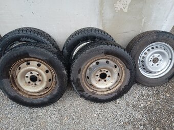 Predám zimné pneumatiky Nokian snowproof 225/65 R16 C - 5