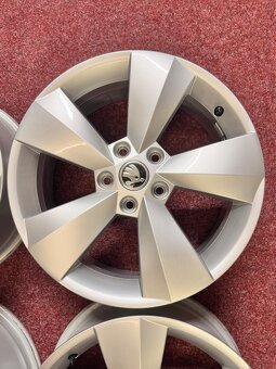 5x112 R17 alu disky originál Škoda Kodiaq 2021 - 5