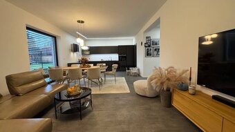 NA PREDAJ Nadštandardný rodinný dom v obci Pohranice NITRA - 5