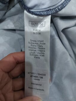 Predám tmavomodré šaty s kvetmi - 5