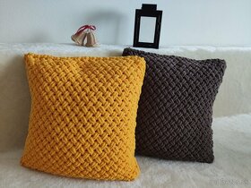 Predám vankúš pletený - horčicový (žltý) & hnedý & šedý - 5