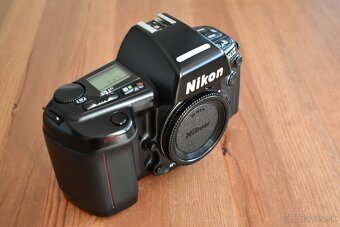 Nikon F90X s dátovou stenou MF-26 a orig strapom - 5