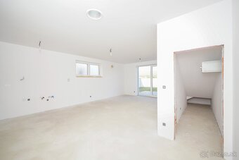 NADŠTANDARDNÝ 5-IZBOVÝ RODINNÝ DVOJDOM S VYSOKÝMI STROPMI - 5