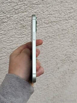 Apple iPhone 15 128GB Zelený - 5
