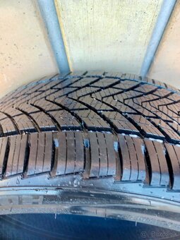 225/40 R18 92Y XL - 5