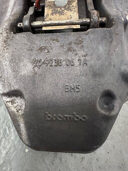 VW Touareg předně Brzdy Brembo - 5