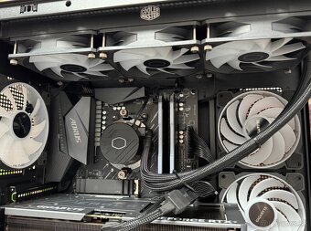 Ryzen 7 5800X3D\32GB\RTX 4070Ti\SSD\1000W Zdroj - 5