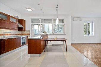 NA PREDAJ - Jedinečný staromestský byt - 5