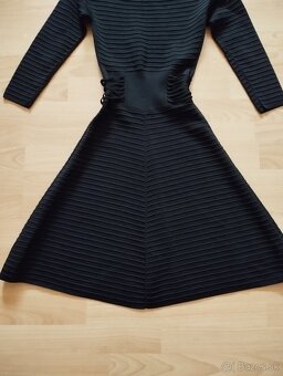 Čierne šaty Guess - 5