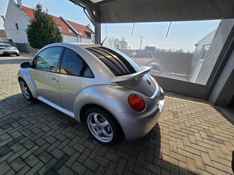 Volkswagen New Beetle - 5