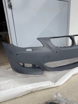 Predny M5 naraznik pre BMW E60 a E61 - 5