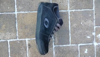 O'Neil pinned tretry na flaty - 5