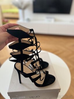 Sexy sandale na viazanie na vysokom opatku - 5