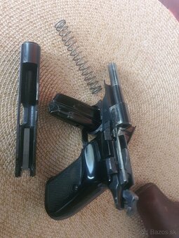 Predam sam. pištol Cz vz.83 - 5
