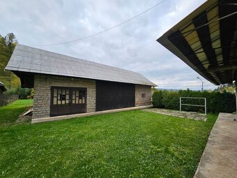 PREDAJ: Priestranný 2-generačný rodinný dom s potenciálom a  - 5